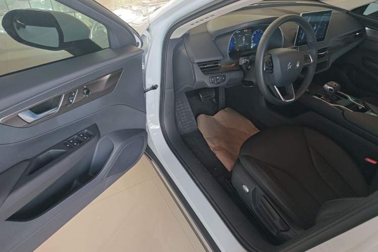 Used Hongqi E-QM5 2022 431 km Charge & Enjoy Edition Driver Seat