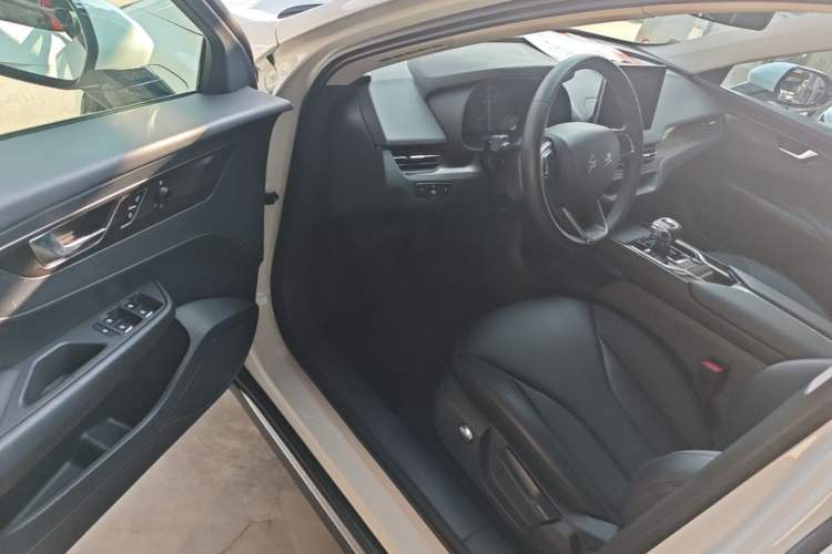 Used Hongqi E-QM5 2022 431 km Charge & Enjoy Edition Driver Seat