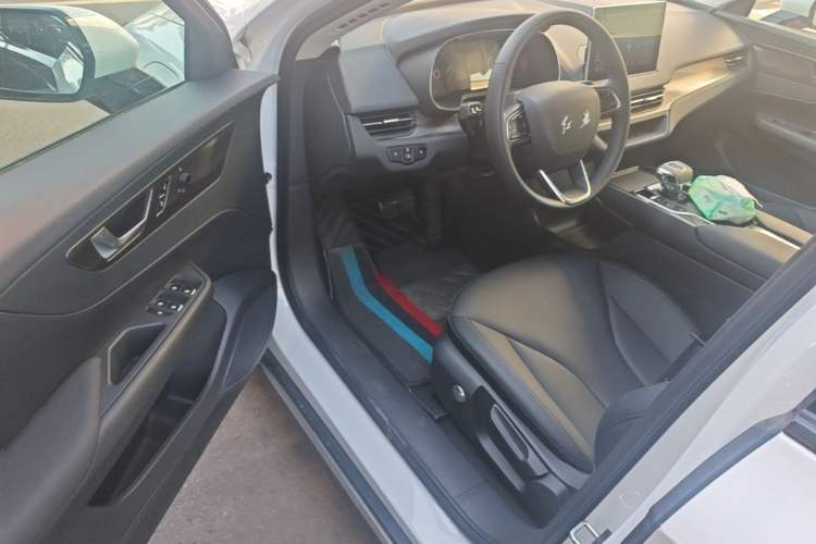 Used Hongqi E-QM5 2022 431 km Charge & Enjoy Edition Driver Seat