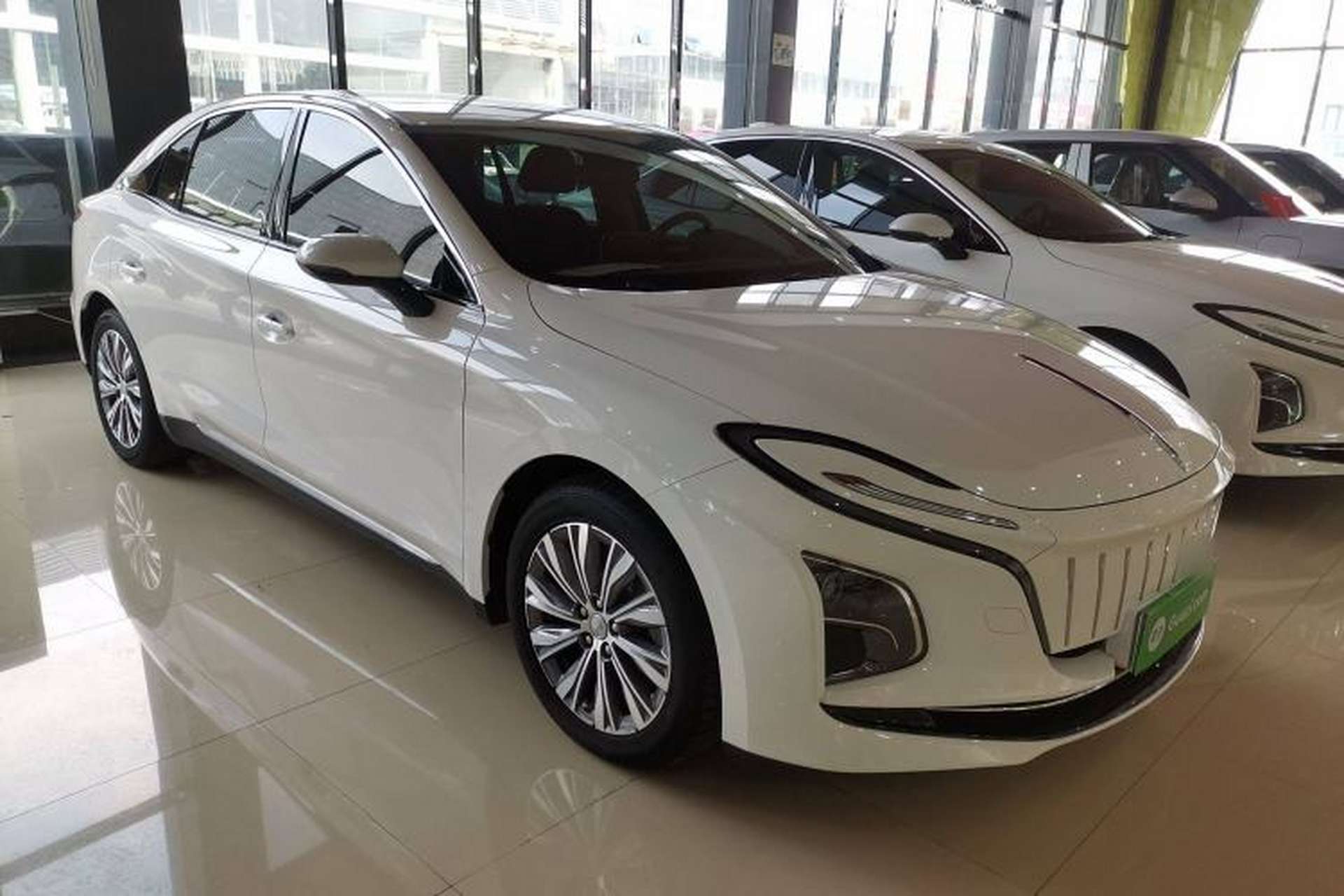 Used Hongqi E-QM5 2022 431 km Charge & Enjoy Edition Exterior 2