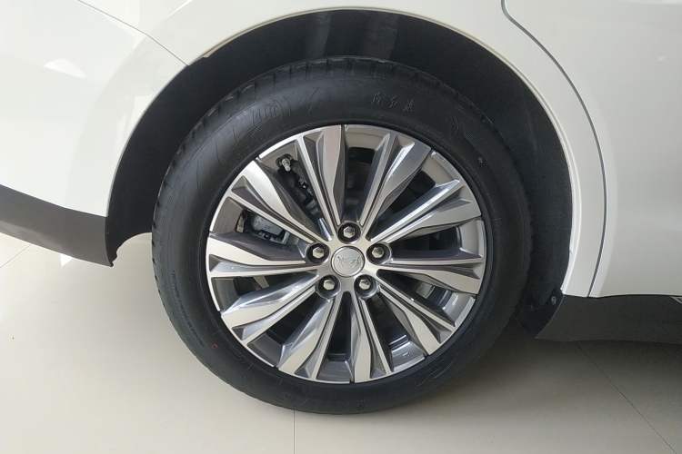 Used Hongqi E-QM5 2022 431 km Charge & Enjoy Edition Exterior 8