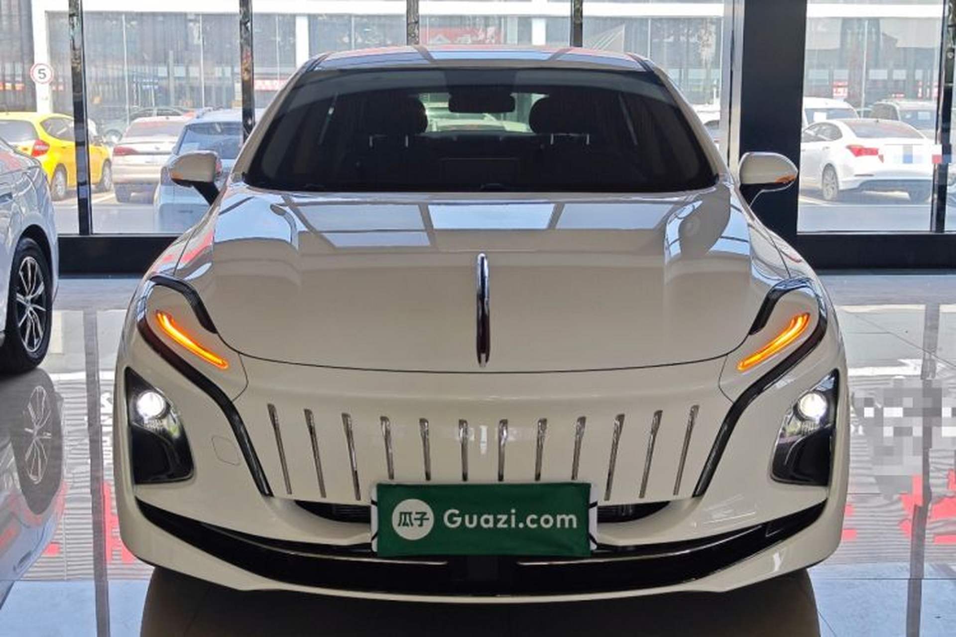 Used Hongqi E-QM5 2022 431 km Charge & Enjoy Edition Front