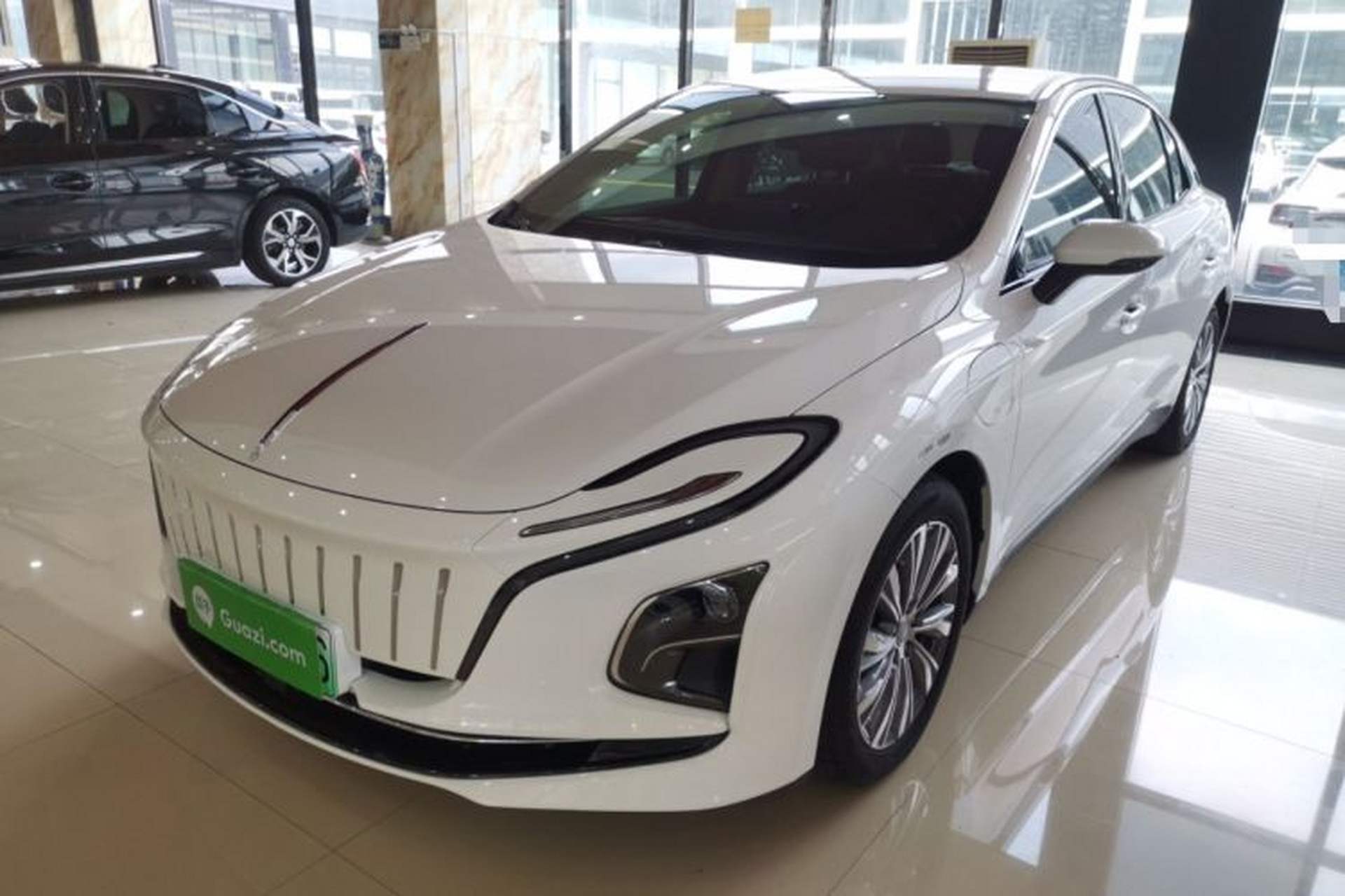 Used Hongqi E-QM5 2022 431 km Charge & Enjoy Edition Front Left 45 Deg