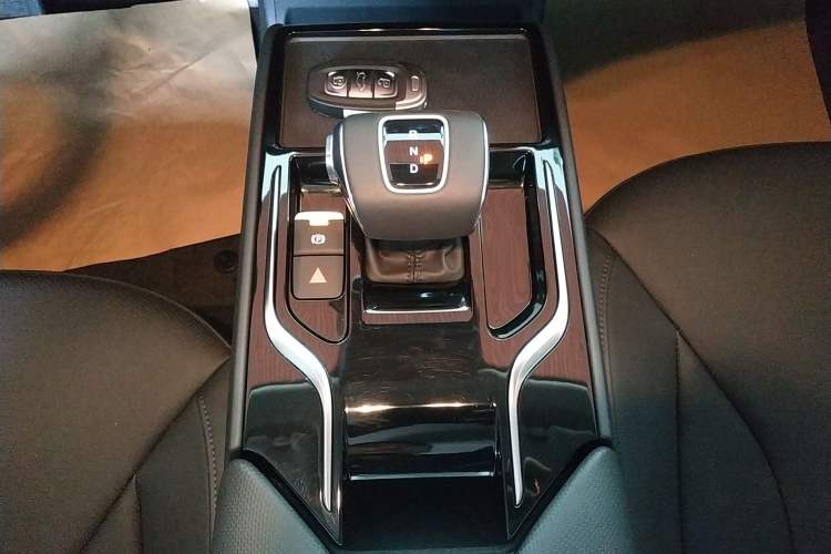 Used Hongqi E-QM5 2022 431 km Charge & Enjoy Edition Gear Lever
