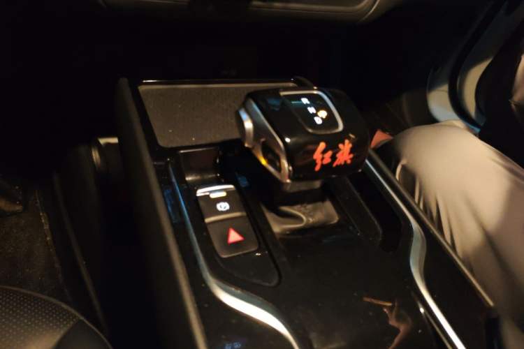 Used Hongqi E-QM5 2022 431 km Charge & Enjoy Edition Gear Lever