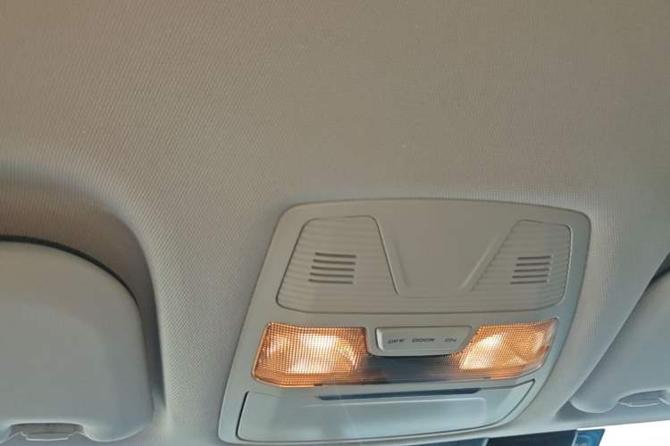 Used Hongqi E-QM5 2022 431 km Charge & Enjoy Edition Headliner