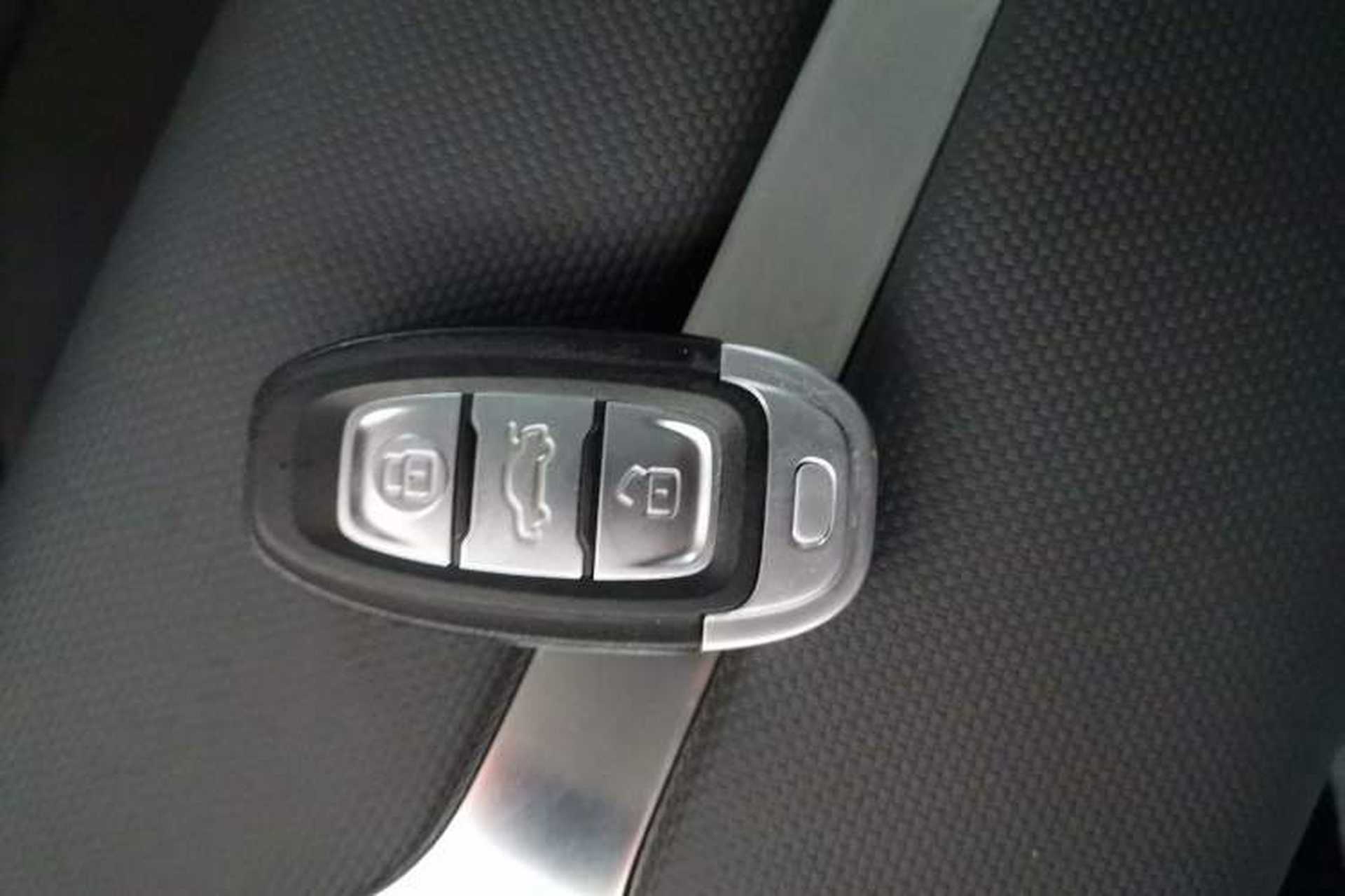 Used Hongqi E-QM5 2022 431 km Charge & Enjoy Edition Interior 1