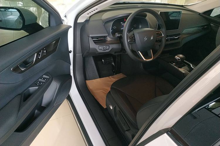 Used Hongqi E-QM5 2022 431 km Charge & Enjoy Edition Interior 3