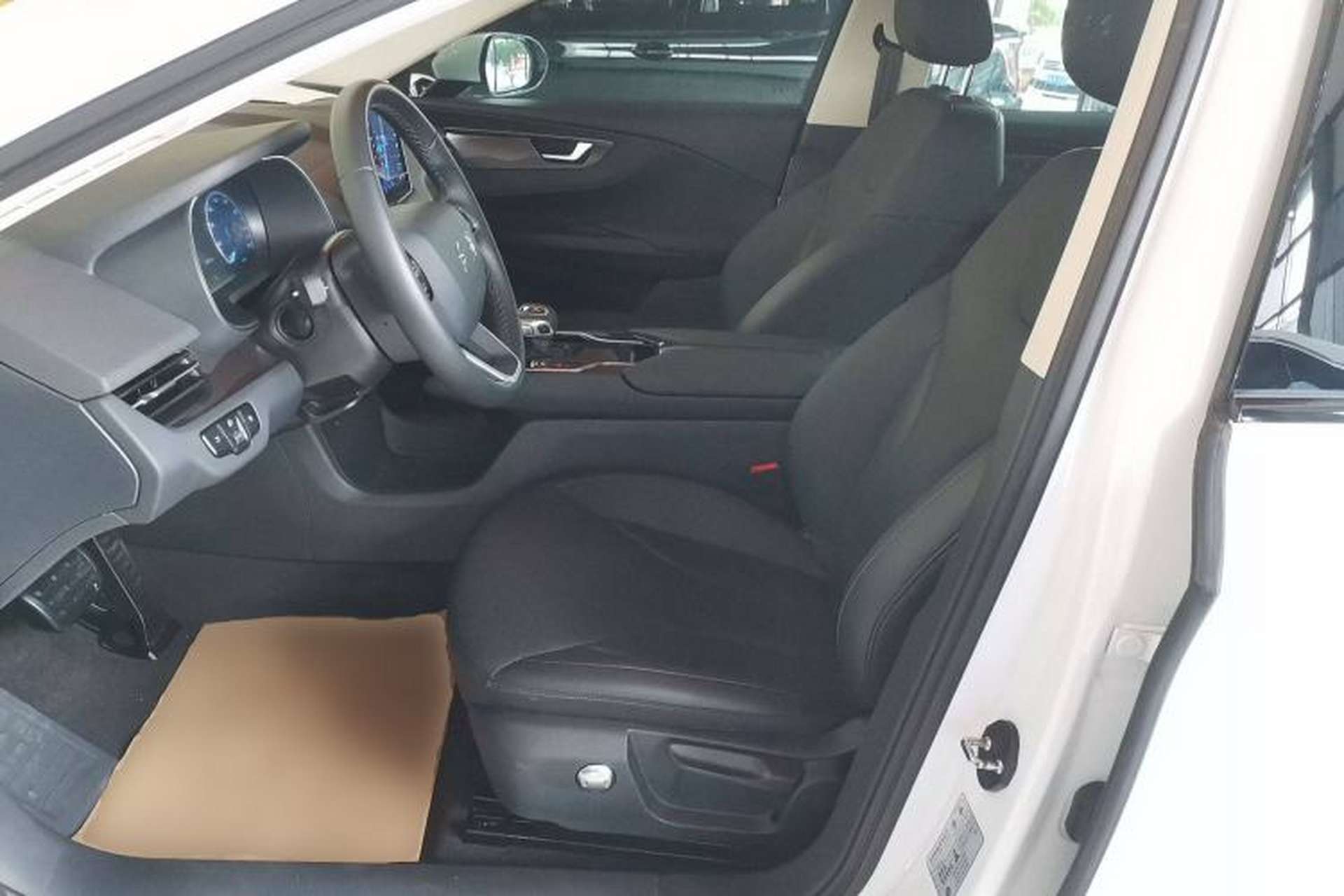 Used Hongqi E-QM5 2022 431 km Charge & Enjoy Edition Left Front Seat