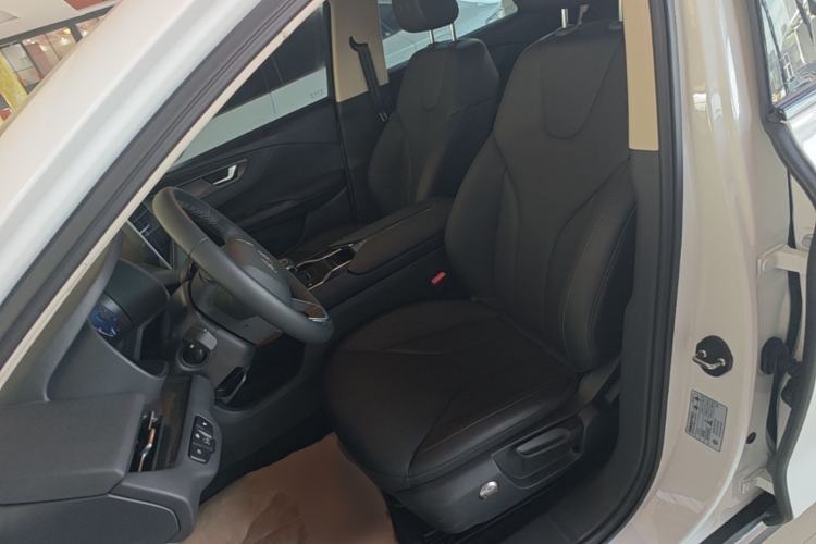 Used Hongqi E-QM5 2022 431 km Charge & Enjoy Edition Left Front Seat