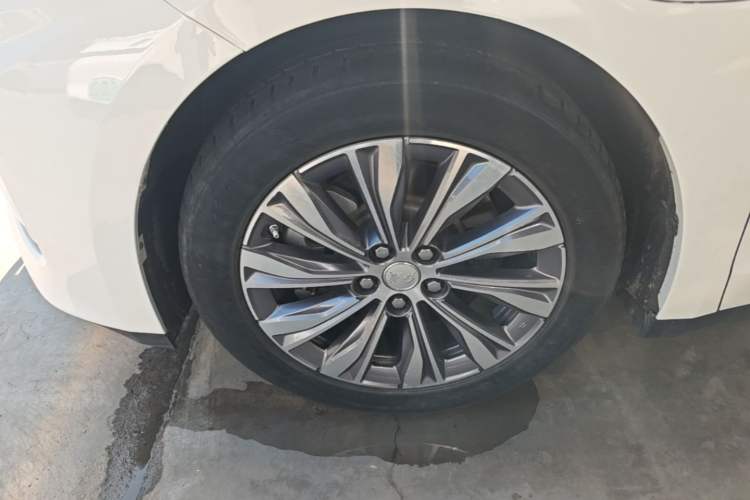 Used Hongqi E-QM5 2022 431 km Charge & Enjoy Edition Left Front Wheel Hub