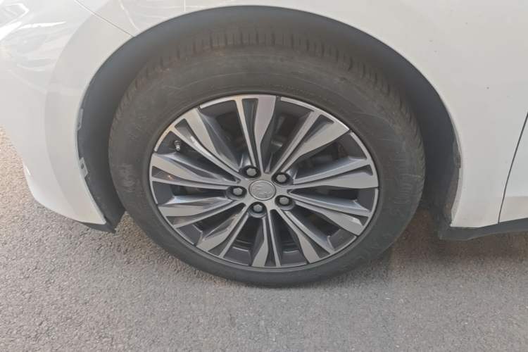 Used Hongqi E-QM5 2022 431 km Charge & Enjoy Edition Left Front Wheel Hub