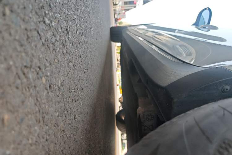 Used Hongqi E-QM5 2022 431 km Charge & Enjoy Edition Left Side Sill
