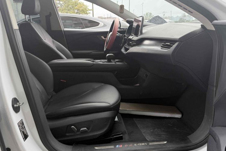 Used Hongqi E-QM5 2022 431 km Charge & Enjoy Edition Right Front Seat