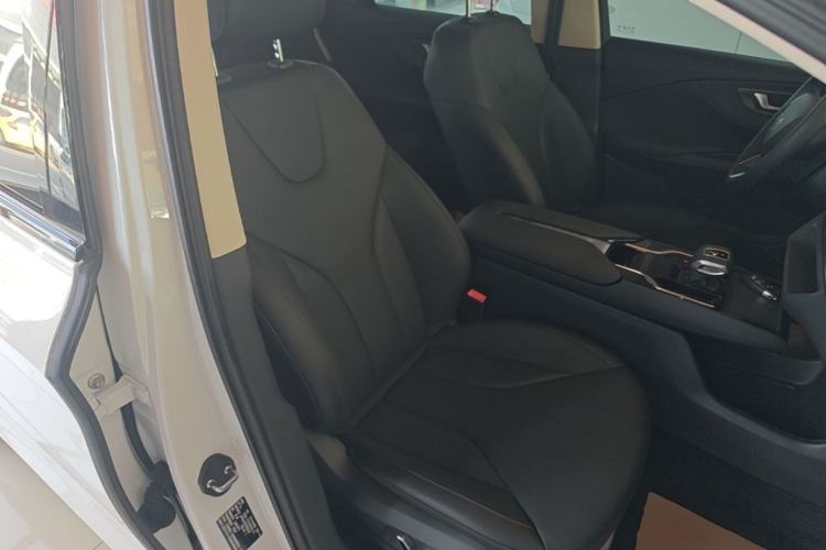 Used Hongqi E-QM5 2022 431 km Charge & Enjoy Edition Right Front Seat