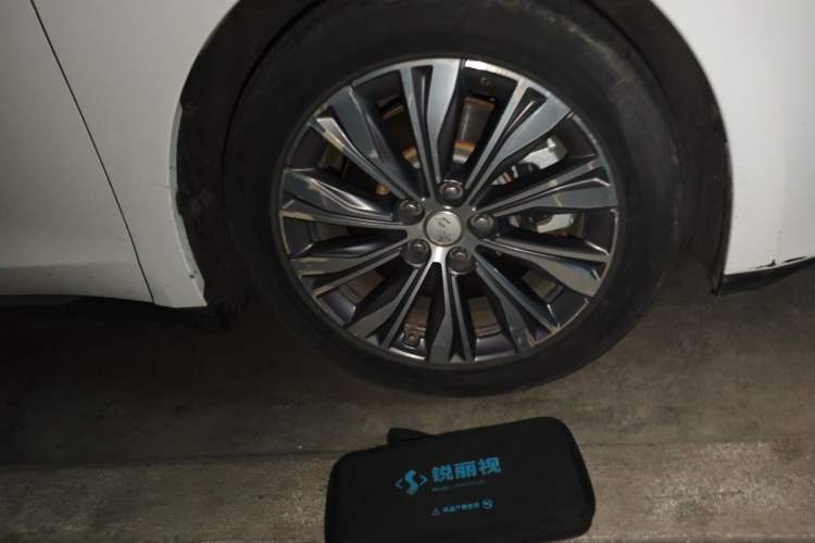 Used Hongqi E-QM5 2022 431 km Charge & Enjoy Edition Right Front Wheel Hub