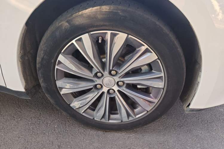 Used Hongqi E-QM5 2022 431 km Charge & Enjoy Edition Right Front Wheel Hub