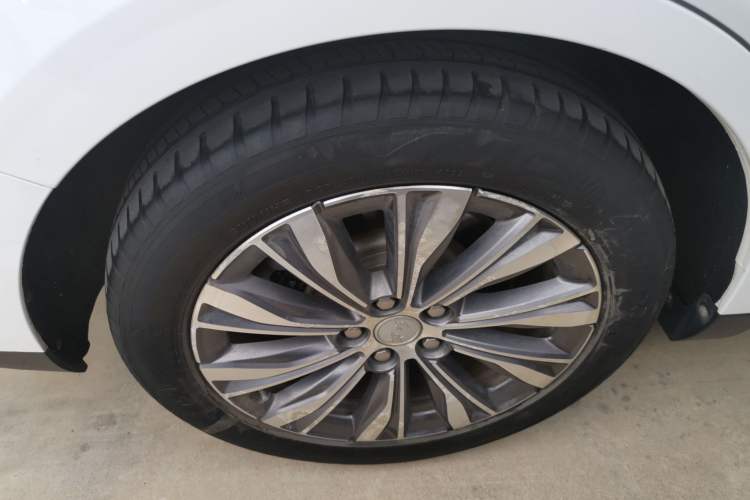 Used Hongqi E-QM5 2022 431 km Charge & Enjoy Edition Right Rear Wheel Hub