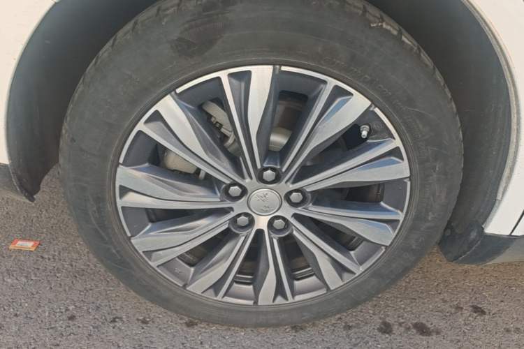 Used Hongqi E-QM5 2022 431 km Charge & Enjoy Edition Right Rear Wheel Hub