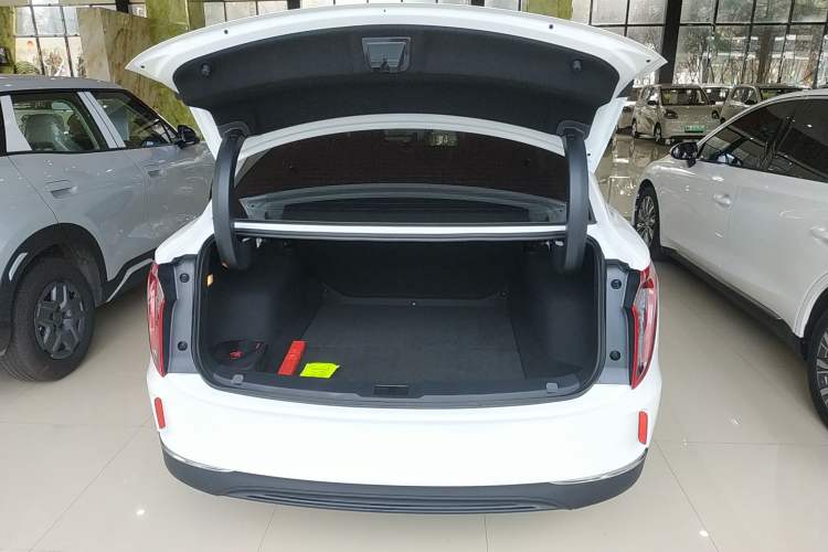 Used Hongqi E-QM5 2022 431 km Charge & Enjoy Edition Trunk