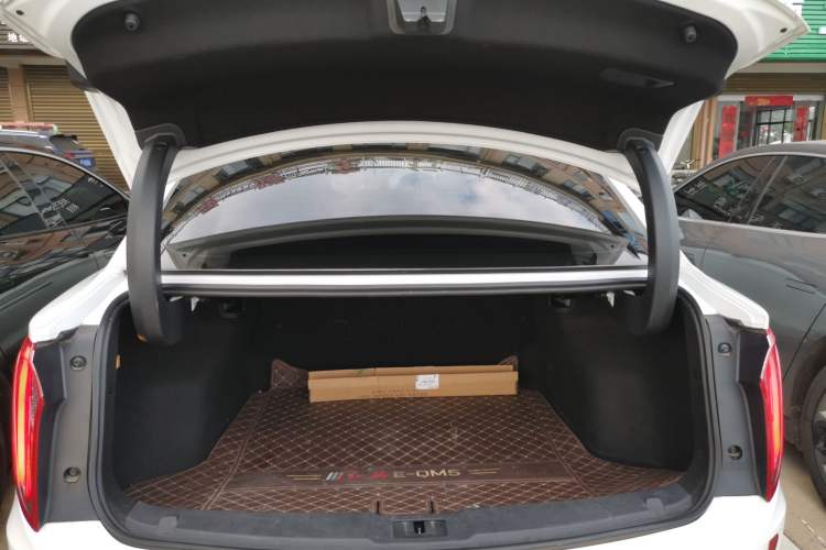 Used Hongqi E-QM5 2022 431 km Charge & Enjoy Edition Trunk