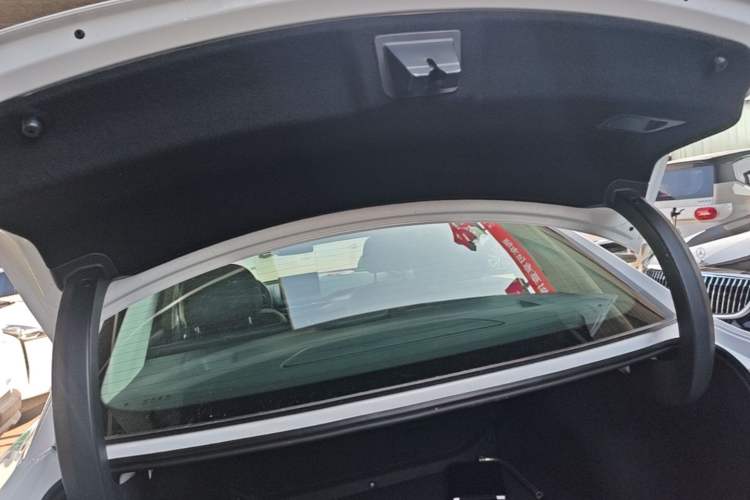 Used Hongqi E-QM5 2022 431 km Charge & Enjoy Edition Trunk