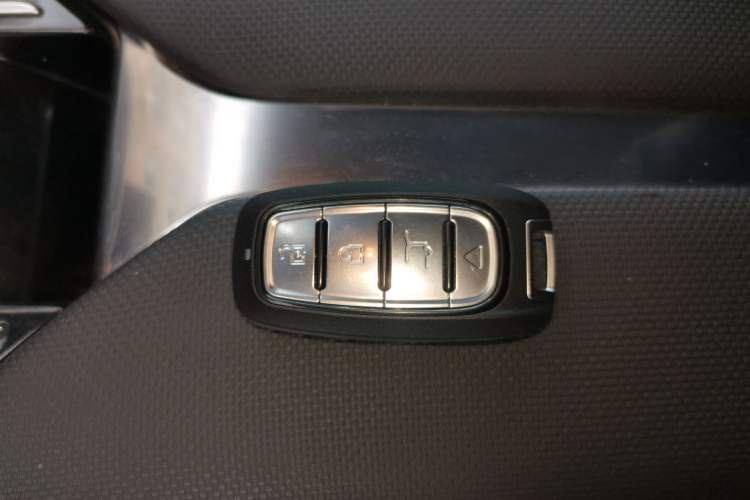 Used Hongqi E-QM5 2022 431 km Charge & Enjoy Edition Vehicle Key