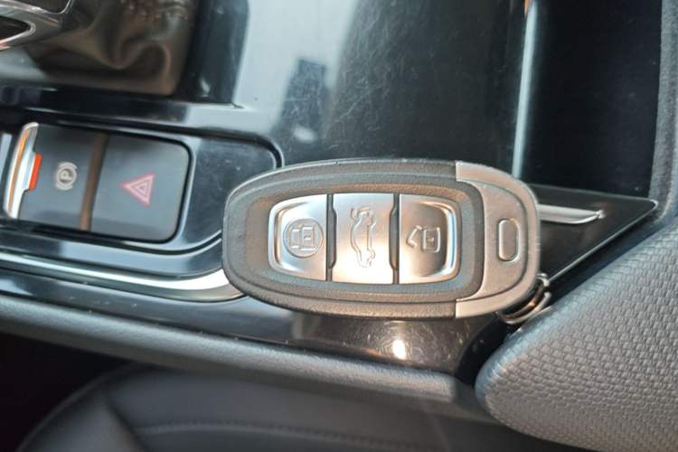 Used Hongqi E-QM5 2022 431 km Charge & Enjoy Edition Vehicle Key