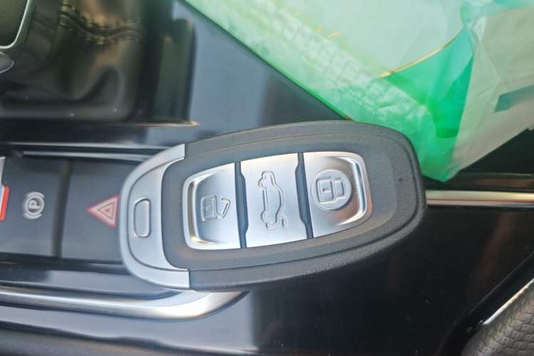 Used Hongqi E-QM5 2022 431 km Charge & Enjoy Edition Vehicle Key