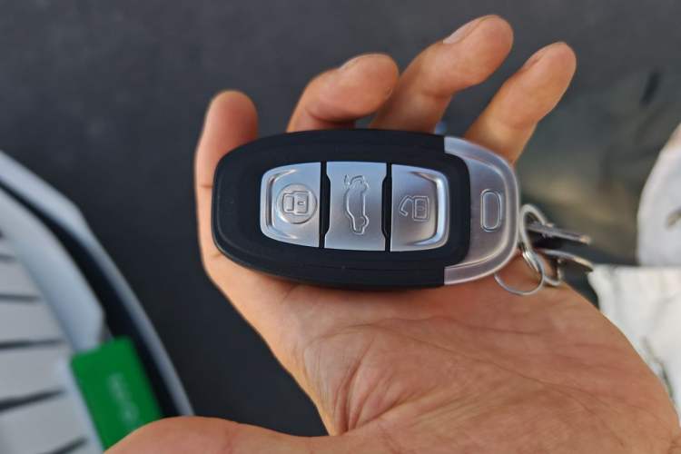 Used Hongqi E-QM5 2022 431 km Charge & Enjoy Edition Vehicle Key