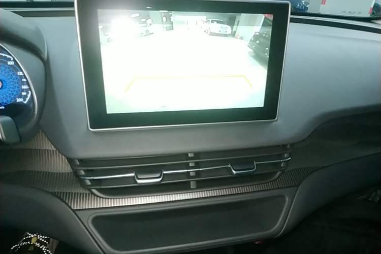Used Hongqi E-QM5 2022 431 km Charge & Enjoy Edition Audio And AC Panel