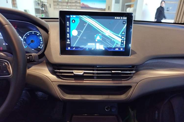 Used Hongqi E-QM5 2022 431 km Charge & Enjoy Edition Audio And AC Panel