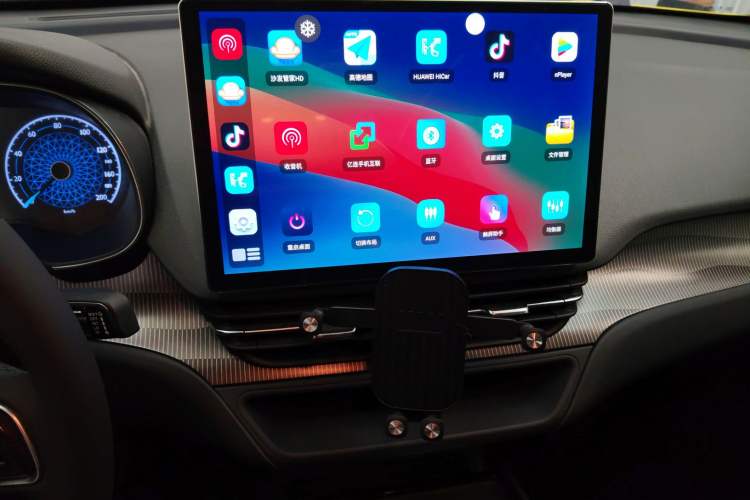 Used Hongqi E-QM5 2022 431 km Charge & Enjoy Edition Audio And AC Panel