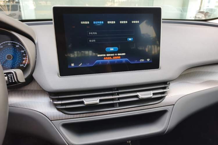Used Hongqi E-QM5 2022 431 km Charge & Enjoy Edition Audio And AC Panel