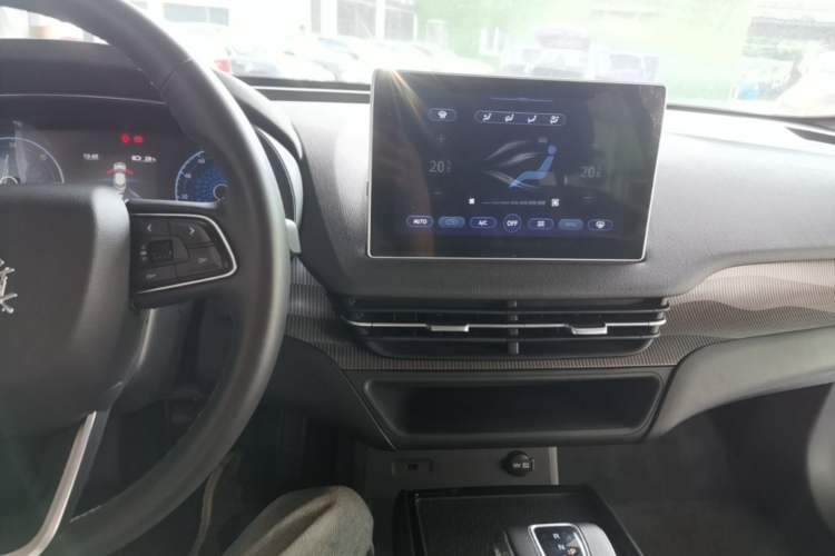 Used Hongqi E-QM5 2022 431 km Charge & Enjoy Edition Audio And AC Panel