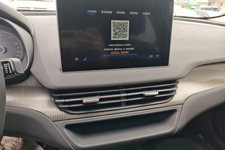 Used Hongqi E-QM5 2022 431 km Charge & Enjoy Edition Audio And AC Panel