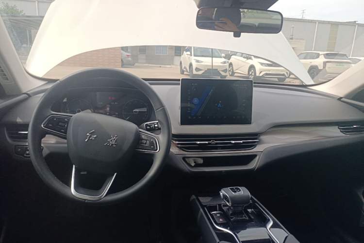 Used Hongqi E-QM5 2022 431 km Charge & Enjoy Edition Center Console