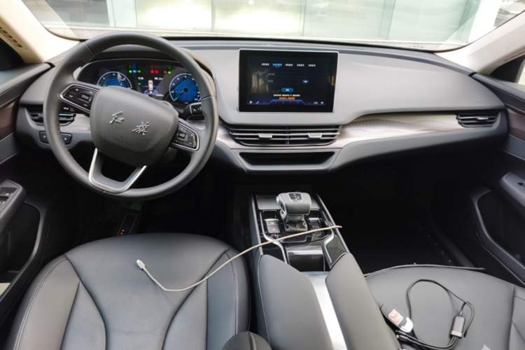 Used Hongqi E-QM5 2022 431 km Charge & Enjoy Edition Center Console