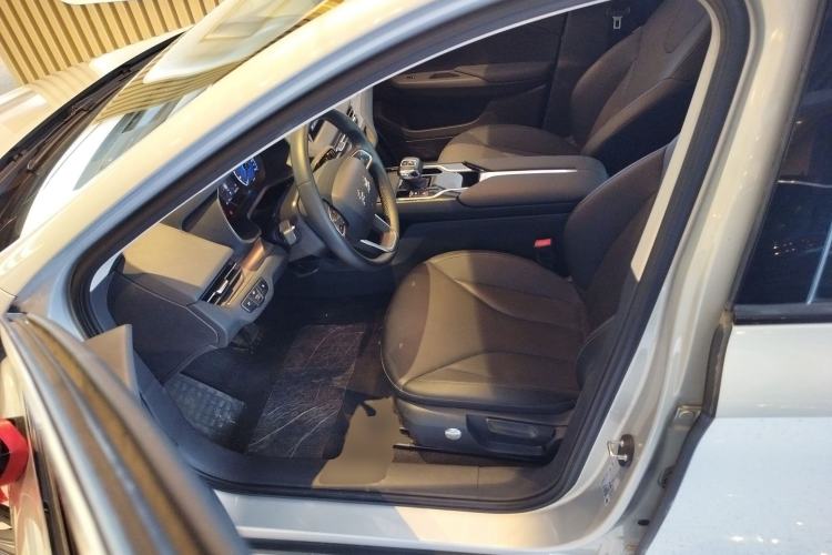 Used Hongqi E-QM5 2022 431 km Charge & Enjoy Edition Driver Seat