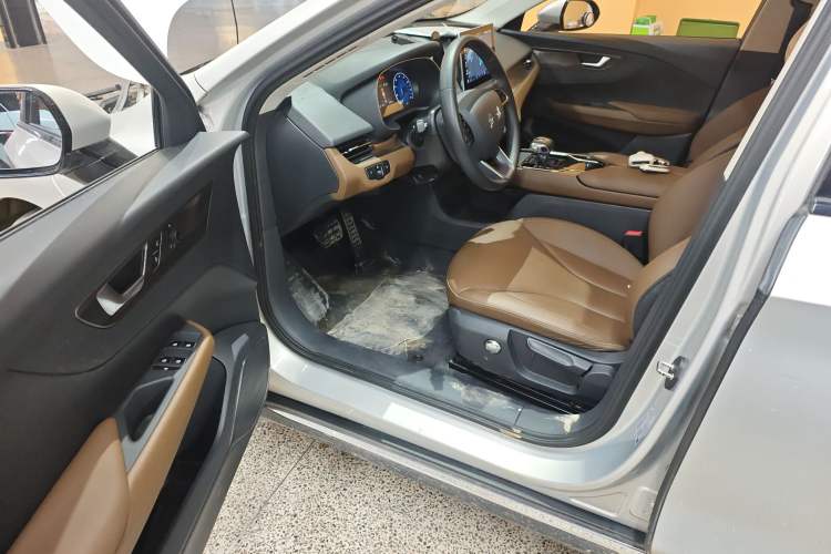 Used Hongqi E-QM5 2022 431 km Charge & Enjoy Edition Driver Seat