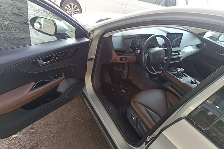 Used Hongqi E-QM5 2022 431 km Charge & Enjoy Edition Driver Seat