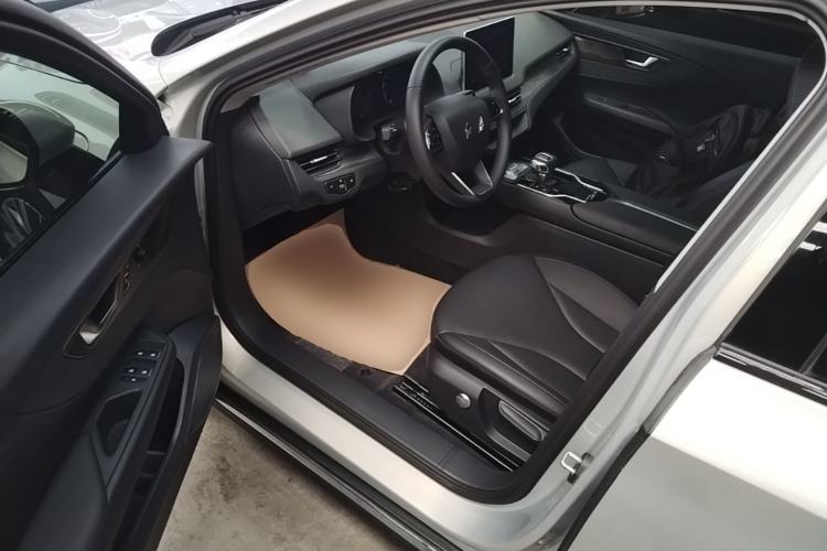 Used Hongqi E-QM5 2022 431 km Charge & Enjoy Edition Driver Seat