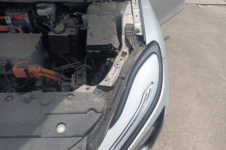 Used Hongqi E-QM5 2022 431 km Charge & Enjoy Edition Engine Bay Left