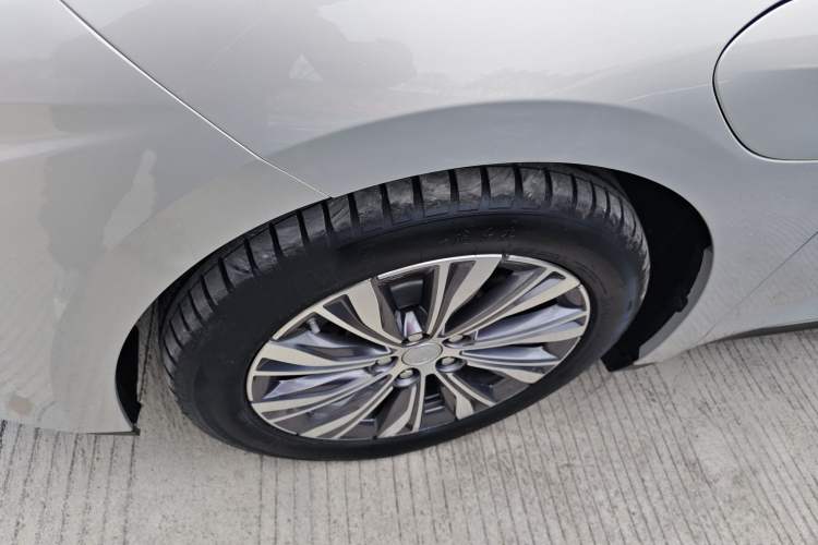 Used Hongqi E-QM5 2022 431 km Charge & Enjoy Edition Exterior 4