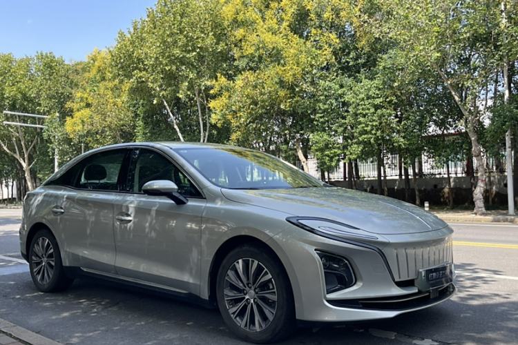 Used Hongqi E-QM5 2022 431 km Charge & Enjoy Edition Exterior 5