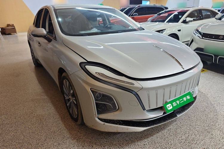 Used Hongqi E-QM5 2022 431 km Charge & Enjoy Edition Front Right 45 Deg