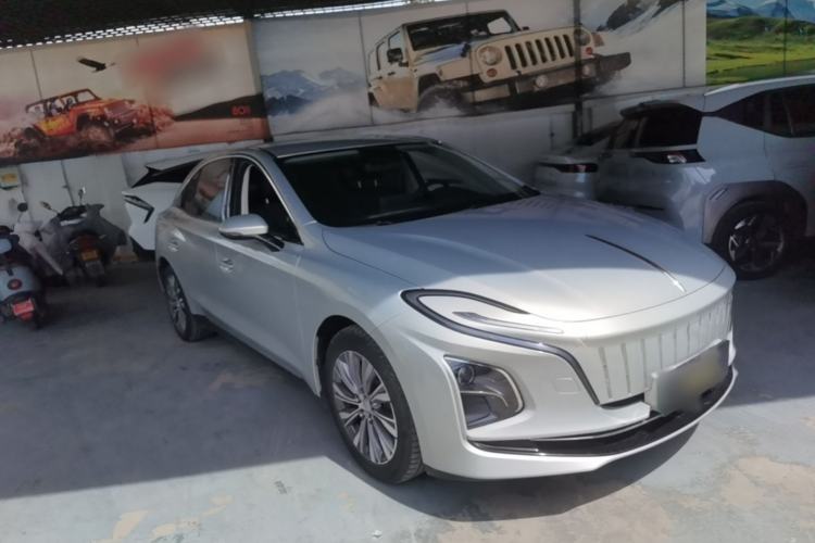 Used Hongqi E-QM5 2022 431 km Charge & Enjoy Edition Front Right 45 Deg