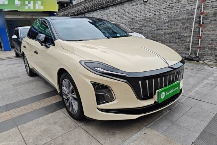 Used Hongqi E-QM5 2022 431 km Charge & Enjoy Edition Front Right 45 Deg