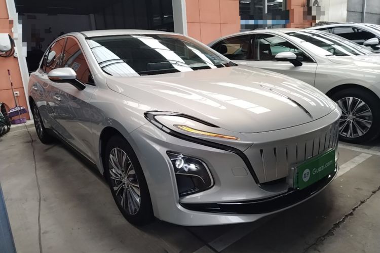 Used Hongqi E-QM5 2022 431 km Charge & Enjoy Edition Front Right 45 Deg