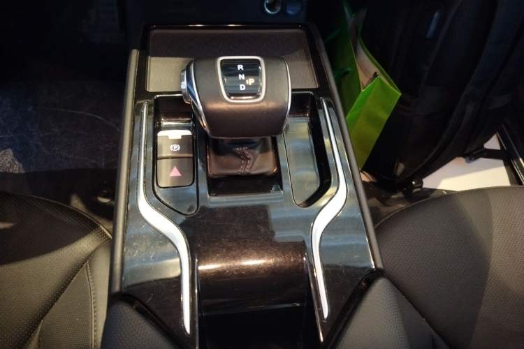 Used Hongqi E-QM5 2022 431 km Charge & Enjoy Edition Gear Lever